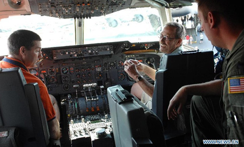 People visit the cockpit of a KC-135 Stratotanker heavy plane at the 50th anniversary Abbotsford Airshow on Aug. 10, 2012 in Abbotsford, BC, Canada. Photo: Xinhua