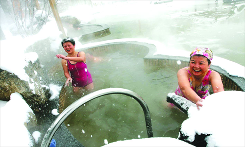 Winter hot springs bathing can be a blast, but be cautious and avoid lingering for more than half an hour at a time. Photo: CFP 