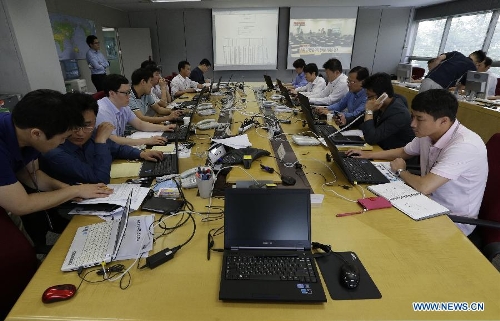 Officers of Asiana Airlines work in accident tast force office at the Asiana Airlines company's headquarters in Seoul, South Korea, July 7, 2013. Two people were confirmed dead in Saturday's crash landing of an Asiana Airlines Boeing 777 passenger plane originated from Seoul, South Korea, at San Francisco International Airport, California of the United States, said San Francisco Fire Chief Joanne Hayes-White at a press conference. (Xinhua/POOL/Lee Jin-man)