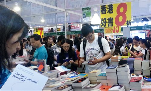 Readers browse books at the Hong Kong Book Fair on July 20. Photo: IC
