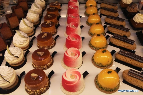 &nbsp;Photo taken on Jan. 30, 2013 shows desserts displayed at the International Hospitality and Food Service Fair (SIRHA) in Lyon, France. The five-day fair was closed on Wednesday. The biyearly SIRHA was founded in 1984 and is considered one of the most influential food expos in Europe. (Xinhua/Gao Jing)