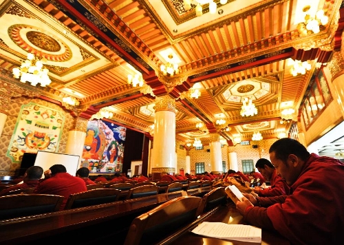  Monks study in the Tibet Buddhist Theological Institute in the township of Nyetang, Lhasa, capital of southwest China's Tibet Autonomous Region. Featuring a distinctive Tibetan architecture style, the institute was opened in October 2011 and has 150 students including tulkus and monks from various Tibetan Buddhist sects. (Xinhua/Purbu Zhaxi)