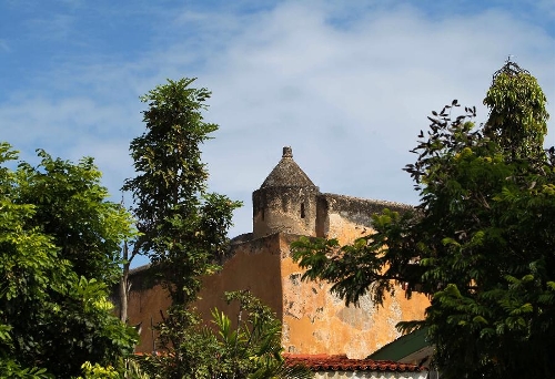Photo taken on April 28, 2013 shows a scene of Fort Jesus in Mombasa, Kenya. The Fort, built by the Portuguese in 1593-1596 to the designs of Giovanni Battista Cairati to protect the port of Mombasa, is one of the most outstanding and well preserved examples of 16th Portuguese military fortification and a landmark in the history of this type of construction. The Fort's layout and form reflected the Renaissance ideal that perfect proportions and geometric harmony are to be found in the human body. The property covers an area of 2.36 hectares and includes the fort's moat and immediate surroundings. The UNESCO added the Fort Jesus to World Heritage List as a cultural site in 2011. (Xinhua/Meng Chenguang) 