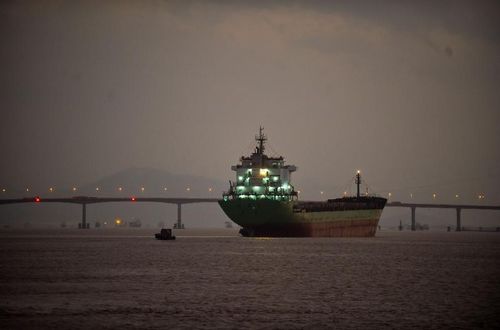 Photo taken on August 6, 2012 shows a freighter moving back to a harbor in Jiaojiang district of Taizhou, East China's Zhejiang Province. According to the National Marine Environmental Forecasting Center, typhoon Haikui, the 11th tropical storm of the year, is expected to reach the Eastern coastal areas of Zhejiang on August 8. Photo: Xinhua
