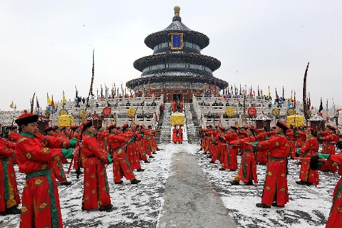 Performers dressed in costumes of the Qing Dynasty (1644-1911) act during a rehearsal of a performance presenting the ancient royal ritual to worship heaven at the Temple of Heaven in Beijing, capital of China, Feb. 5, 2013. The Temple of Heaven, used to be the imperial sacrificial altar in ancient China, will witness the heaven worship performance during the upcoming Spring Festival holiday. The Spring Festival, or the Chinese Lunar New Year, falls on Feb. 10 this year. (Xinhua/He Junchang) &nbsp;