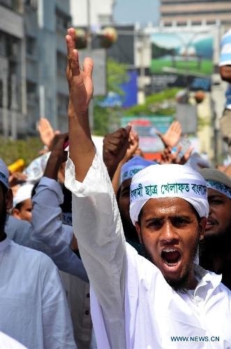 A Bangladeshi Muslim shouts slogans during a grand rally at Motijheel area in Dhaka, Bangladesh, April 6, 2013. Tens of thousands of Islamists under the banner of Hefazat-e-Islam from across Bangladesh poured into the key commercial hub of the capital city to join a grand rally, demanding action against the 