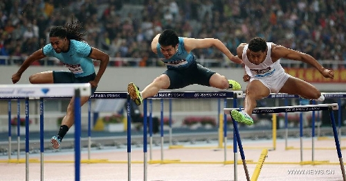 Jason Richardson (L) of the United States, Xie Wenjun (C) of China and Ryan Wilson of the United States compete during the men's 110m hurdles during the IAAF Diamond League Athletics meet in Shanghai, east China, May 18, 2013. Richardson won the first place of the event in 13.23 seconds. Wilson took the second place. Xie Wenjun took the third place. (Xinhua/Li Ming) 