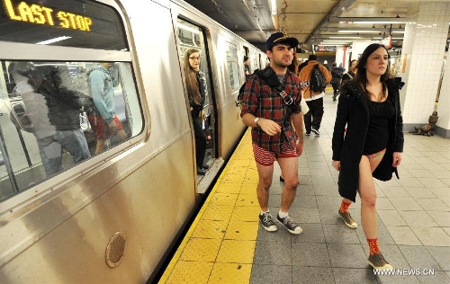 &nbsp;Participants take part in the No Pants Subway Ride in New York, the United States, on Jan. 13, 2013. (Xinhua/Wang Lei)