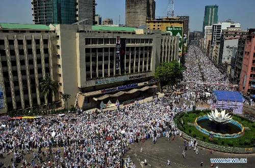 Bangladeshi Muslim activists attend a grand rally at Motijheel area in Dhaka, Bangladesh, April 6, 2013. Tens of thousands of Islamists under the banner of Hefazat-e-Islam from across Bangladesh poured into the key commercial hub of the capital city to join a grand rally, demanding action against the 