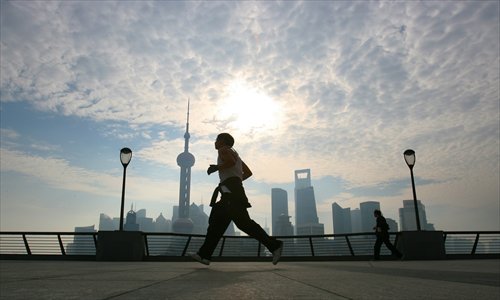 Jogging and mountain climbing can strengthen the immune system during the chushu solar period. Photos: CFP