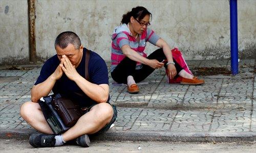 Parents wait outside a school in Beijing on June 7, the first day of the gaokao. Photo: Guo Yingguang/GT