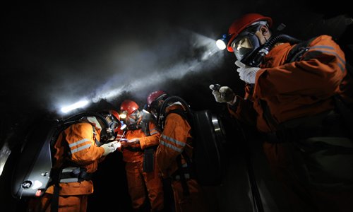 Members of a rescue team in Jiexiu, Shanxi Province, are carrying out daily routine practice drills on April 12, 2010. After a number of deadly coal mine disasters, large companies in the province began to set up their own rescue teams. Photo: CFP