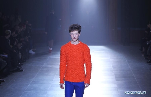 A model displays creations by Japanese designer Arashi Yanagawa for the label John Lawrence Sullivan during the men's Fall-Winter 2013-2014 collection show in Paris, France, Jan. 16, 2013. The 5-day Paris Men's Fashion Week kicked off here on Wednesday. (Xinhua/Gao Jing) 