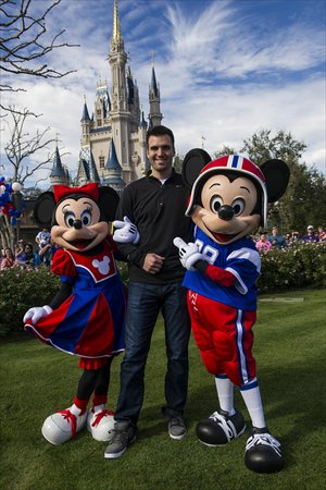 Super Bowl XLVII MVP Joe Flacco (center) is seen with Mickey and Minne Mouse at Walt Disney World Resort in Lake Buena Vista, Florida on February 4. Photo: IC