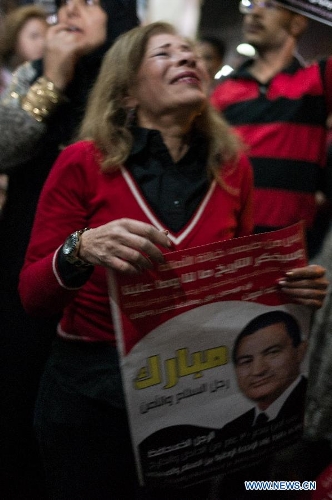 A supporter of former Egyptian President Hosni Mubarak cries during a protest outside the Maadi Military Hospital in Cairo, Egypt, April 17, 2013. Egypt's prosecution ordered Wednesday to discharge former Egyptian President Hosni Mubarak from Maadi Military Hospital and send him back to Tora Prison Hospital, official Al-Ahram news website reported. (Xinhua/Li Muzi) 