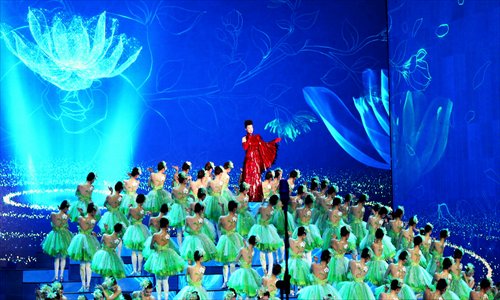 Famous Chinese singer Song Zuying performs the well-known song 