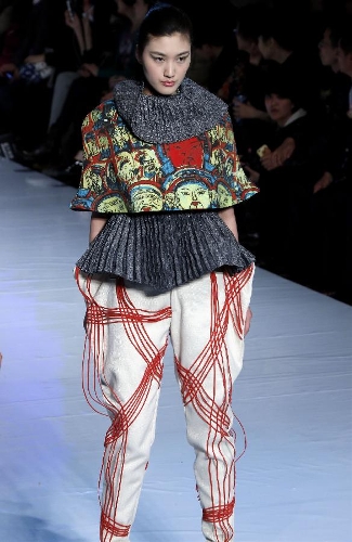 A model presents a creation designed by Du Sijie, a student of the School of Art Design & Communication of the Chutian College of Huazhong Agricultural University, during a contest of New Designers Award in Beijing, capital of China, April 28, 2013. (Xinhua/Li Mingfang) 