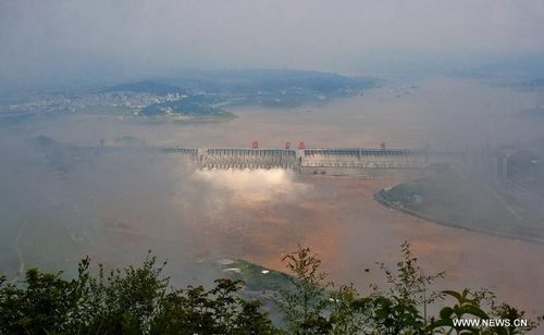 Flood water is released from spillways of the Three Gorges Dam, situated on the Yangtze River, in Yichang, Central China's Hubei Province, July 25, 2012. The biggest flood peak in nine years smoothly passed the Three Gorges Dam as the water inflow into the dam receded on Wednesday morning. Photo: Xinhua