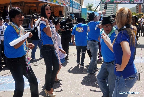 Bolivia's President Evo Morales (L) participates in the celebration of the 