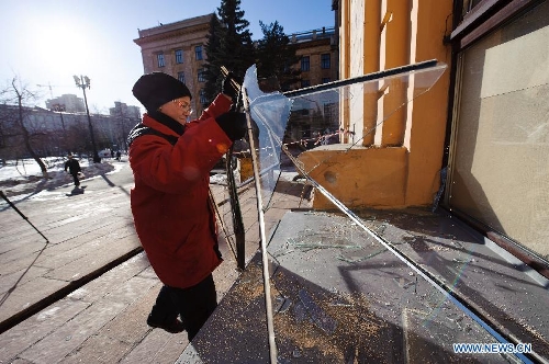 A woman replaces a window damaged by the shockwave of the meteorite fall in Chelyabinsk, Russia, Feb. 16, 2013. Life in Russia's Chelyabinsk Region returns to normal after Friday's meteorite explosion as residents start to cover smashed windows with Cellophane sheets to keep warm. About 1,200 people have been known injured and many buildings damaged since a meteor exploded on Friday morning, raining fireballs over Russia's central Urals region, the Interior Ministry said. (Xinhua/Jiang Kehong)