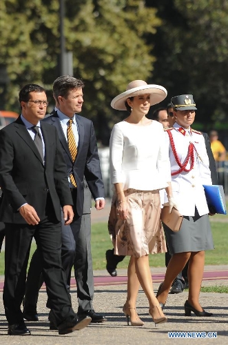 Denmark's Crown Prince Frederik (2nd L) and Crown Princess Mary (3rd L) attend a military ceremony in front of La Moneda Presidential palace in Santiago, capital of Chile, on March 11, 2013. (Xinhua/Jorge Villegas) 