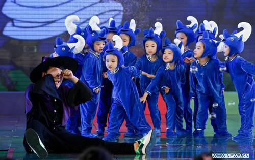 Little actors and actresses perform with Jin Dou, a host from the Children's Channel of China Central Television (CCTV), during a promoting activity of the channel in Beijing, capital of China, July 7, 2012. A series of new programs will be presented at the channel during the summer vacation. Photo: Xinhua