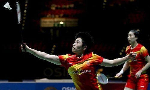 China's Yu Yang (L) /Wang Xiaoli compete against Japan's Miyuki Maeda/Satoko Suetsuna during their women's doubles semifinal match at the All England Open Badminton Championships in Birmingham, Britain, March 9, 2013. The Chinese pair won 2-0 to advance to the final. (Xinhua/Tang Shi) 