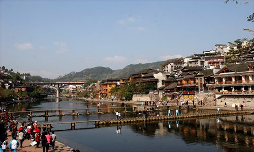 Visitors enjoy the landscapes in Fenghuang town, Hunan Province on November 19, 2010. Photo: CFP