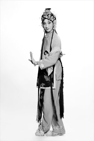 Main: Liu Xinran onstage starring in a Peking Opera production Inset: The actor as he appears without makeup Photos: Wang Kun 1 