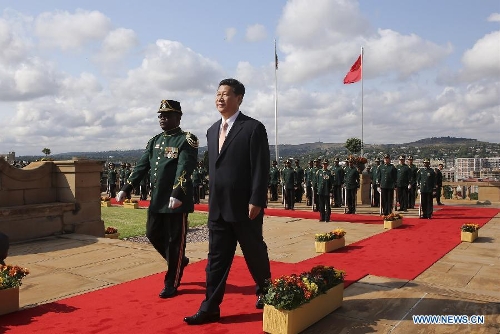 Visiting Chinese President Xi Jinping reviews the guard of honour during a welcome ceremony held for his state visit by South African President Jacob Zuma in Pretoria, South Africa, March 26, 2013. (Xinhua/Lan Hongguang) 