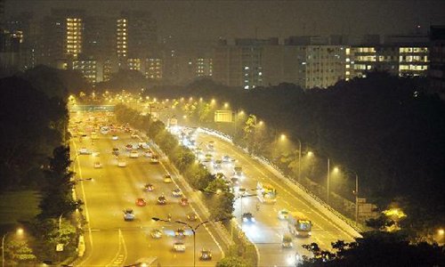 Vehicles are seen on the highway in Singapore, on June 19, 2013. The transboundary haze as a result of bush burning in neighboring Indonesia pushed Singapore's three-hour pollutant standards index (PSI) to an unprecedented 