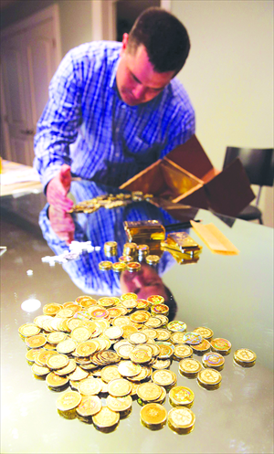 Mike Caldwell, of Casascius, makes models of Bitcoins at his home in Sandy, Utah, US, on Friday. Photo: CFP