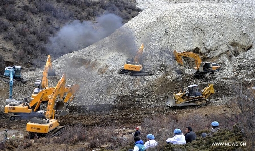Photo taken on March 29, 2012 shows the scene where a large-scale landslide hit a mining area in Maizhokunggar County of Lhasa, southwest China's Tibet Autonomous Region. Dozens of workers from a subsidiary of China National Gold Group Corporation were trapped. The exact number of trapped workers were not immediately known. (Xinhua/Chogo) 