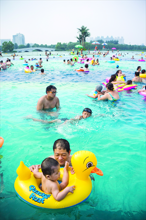 Beijing water parks are not as crowded as you might fear. Photos: Li Hao/GT