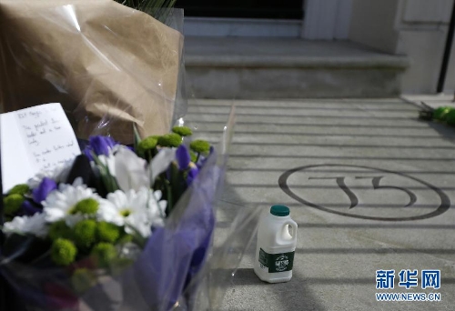A bottle of milk to pay tributes are seen outside the residence of Baroness Thatcher in No.73 Chester Square in London, Britain, on April 8, 2013. Former British Prime Minister Margaret Thatcher died at the age of 87 after suffering a stroke, her spokesman announced Monday. (Xinhua/Wang Lili)