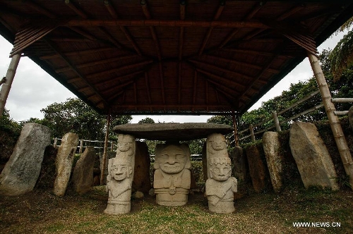 Sculptures are showed at San Agustin Archaeological Park, in Huila, Colombia, on March 31, 2013. San Agustin Archaeological Park is located in the southern Colombian Department of Huila, which will celebrate its centenary and being denominated as World Cultural Heritage in 1995 by United Nations Educational, Scientific and Cultural Organization (UNESCO) this year. (Xinhua/Jhon Paz)
