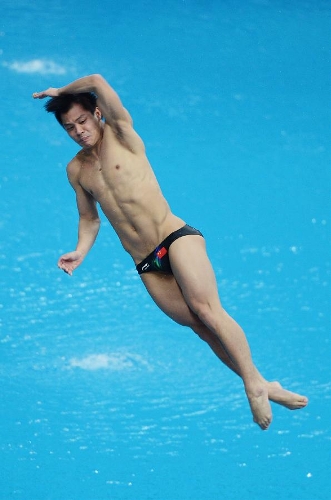 &nbsp;He Chong of China competes during the men's 3m springboard final at the FINA Diving World Series 2013 held at the Aquatics Center, in Beijing, capital of China, on March 16, 2013. He Chong took the 2nd place with 521.50 points. (Xinhua/Tao Xiyi)