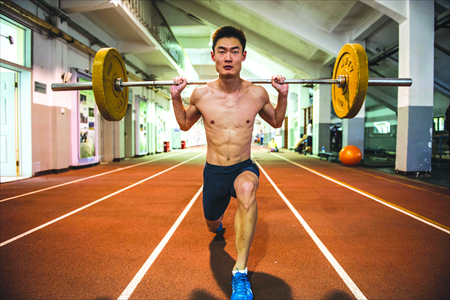 A two-time Olympian and graduate student, Zhang Peimeng works out at Tsinghua University. Photo: Li Hao/GT