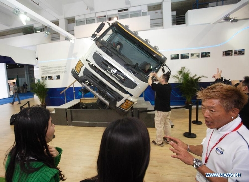 Visitors watch the product demonstration at the exhibition area of Volvo during the China (Shanghai) International Technology Fair in Shanghai, east China, May 8, 2013. (Xinhua/Jin Xin)