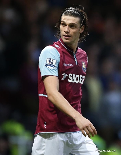 Andy Carroll of West Ham United looks on during the Barclays Premier League match between West Ham United and Manchester United at Upton Park in London, Britain, on April 17, 2013. The match ended with a 2-2 draw. (Xinhua/Wang Lili) 