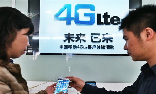 Consumers give 4G technology a try in Beijing last month. Photo: CFP

