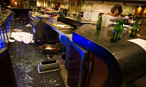 A mob allegedly hired by the former general manager of Hard Rock Café Beijing broke into the restaurant on September 25 to seize financial documents. Photo: Li Hao/GT