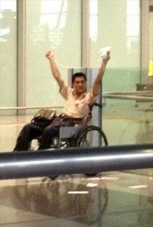 Ji Zhongxing holds a homemade explosive device at Terminal 3 of the Beijing Capital International Airport on Saturday. Photo: IC