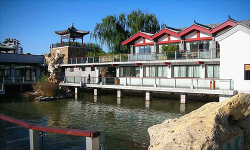The Wangyue Lou Restaurant in Zizhuyuan Park.