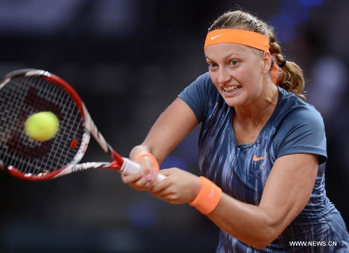 Petra Kvitova of the Czech Republic returns the ball during the quarter final match of Porsche Tennis Grand Prix against Li Na of China in Stuttgart, Germany, on April 26, 2013. Li Na won 2-0. (Xinhua/Ma Ning) 