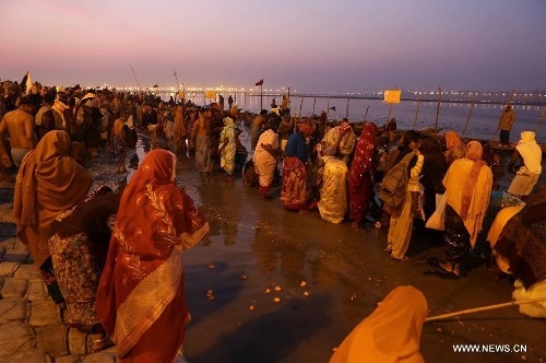 Indian devotees take bath in Triveni Sangam during Maha Kumbh Mela festival in Allahabad, a city in west uttar Predash, India, Jan. 27, 2013. (Xinhua/Li Yigang) 
