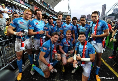 &nbsp;Team England pose with their trophies after a match against Hong Kong of China at the Hong Kong Sevens rugby tournament in south China's Hong Kong, March 24, 2013. England won the match 42-7 to win the 9th place. (Xinhua/Lo Ping Fai) 