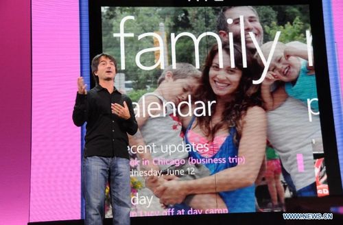 Joe Belfiore, corporate vice president of Windows Phone Program Management at Microsoft, speaks at a special media event to announce the next generation Windows Phone, Windows Phone 8, at the Bill Graham Auditorium in San Francisco, the United States, on October 29, 2012. Photo: Xinhua