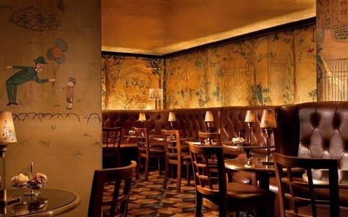 Bemelmans Bar, Carlyle Hotel, New York&nbsp; (Source: www.huanqiu.com)Customers are invariably charmed by Bemelmans Bar in New York's Carlyle Hotel.Ludwig Bemelmans was the creator of the Madeline series of children's books and this eponymous bar features the only Bemelmans commission open to the public.Further impressive features include nickel-trimmed black glass tabletops, a black granite bar and a 24-karat gold leaf-covered ceiling.