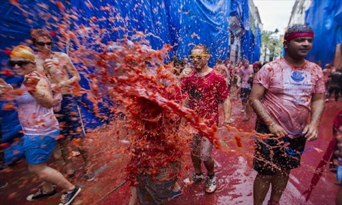 More than 20,000 revellers had fun dodging tomatoes as they took part in the annual 
